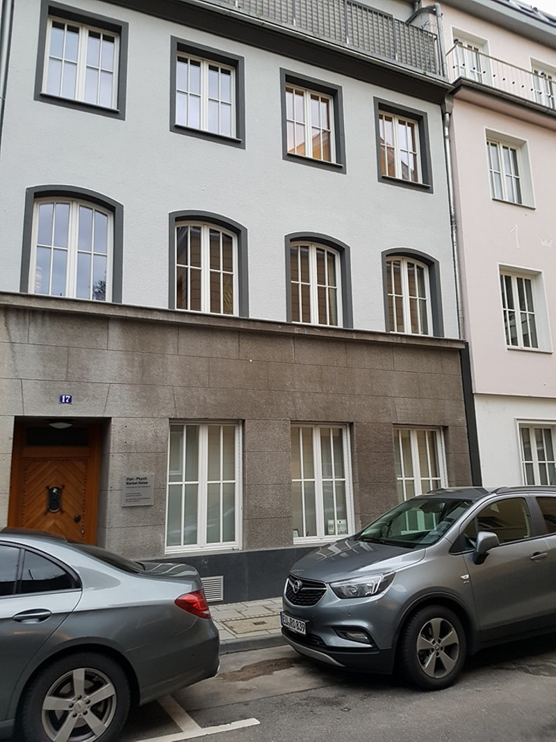 Die Räume des Republikanischen Clubs Köln befanden sich im Souterrain des Hauses Am Römerturm 17 - hier tagte die erste Kölner Frauengruppe
