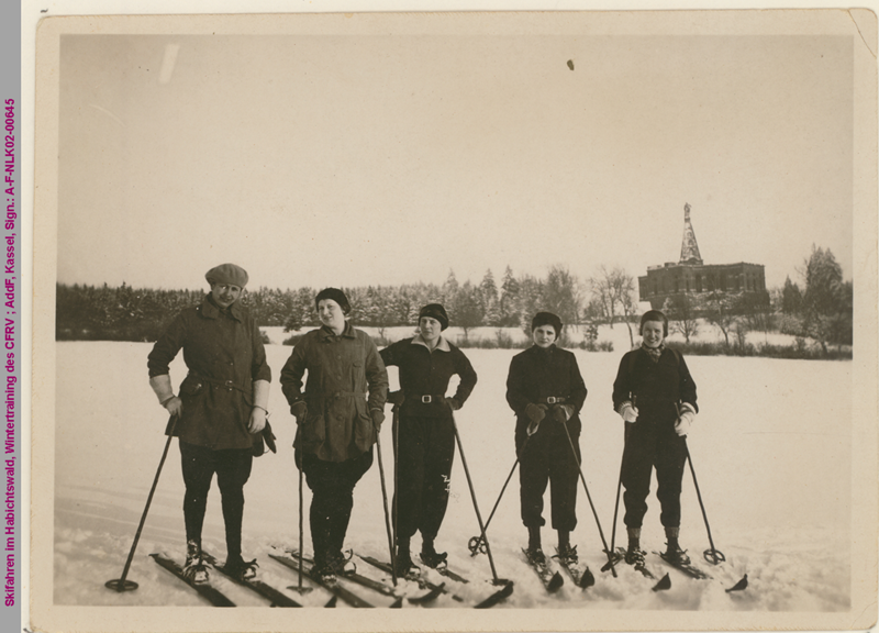 Gruppenbild beim Skifahren im Habichtswald, Wintertraining des CFRV