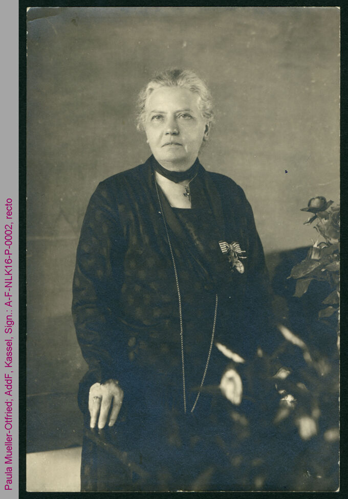 Porträt von Paula Mueller-Otfried / Seite 1