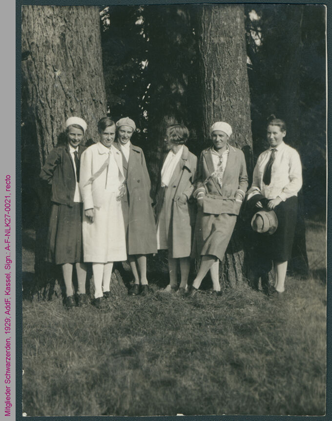 Mitglieder der Frauensiedlung Schwarzerden in Eisenach, 1929 / Seite 1