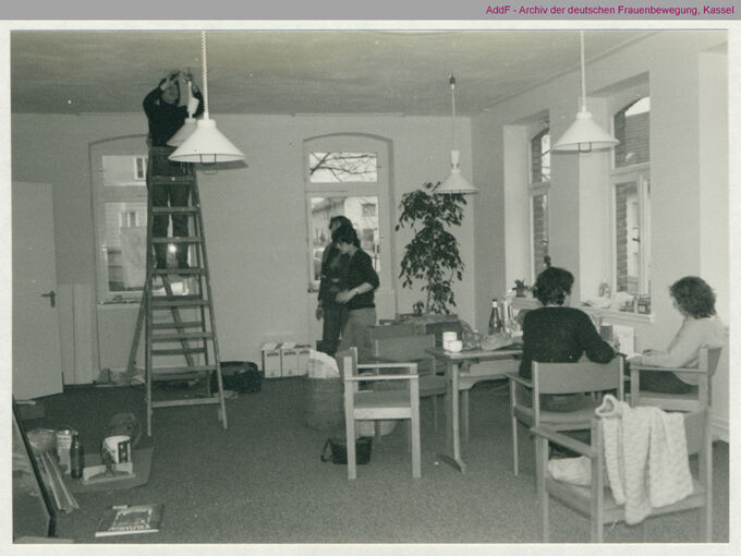Einrichtung des ersten Lesesaals des Archivs der deutschen Frauenbewegung, 1984 / Seite 1