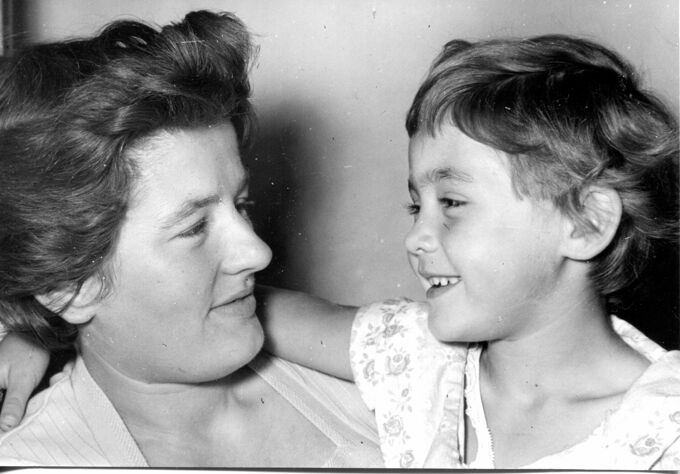 Ursula und Marinka Körzendörfer / Seite 1